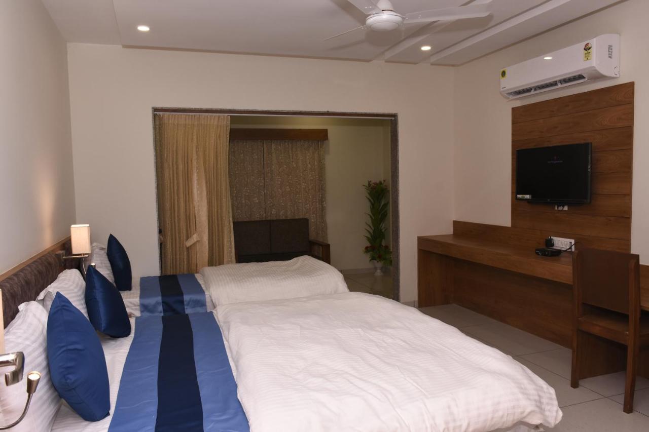Hotel Golden Palace & Rooms Hālol Exterior photo