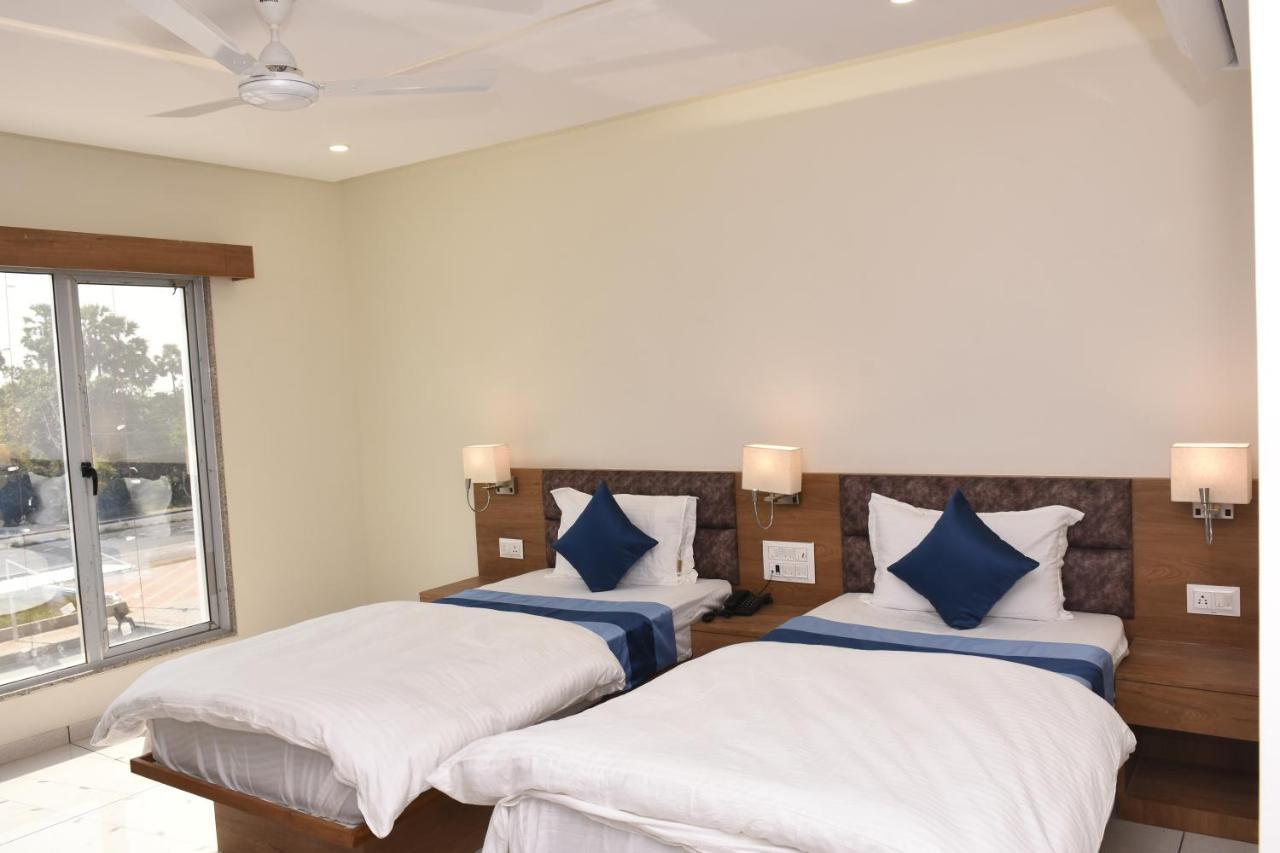 Hotel Golden Palace & Rooms Hālol Exterior photo