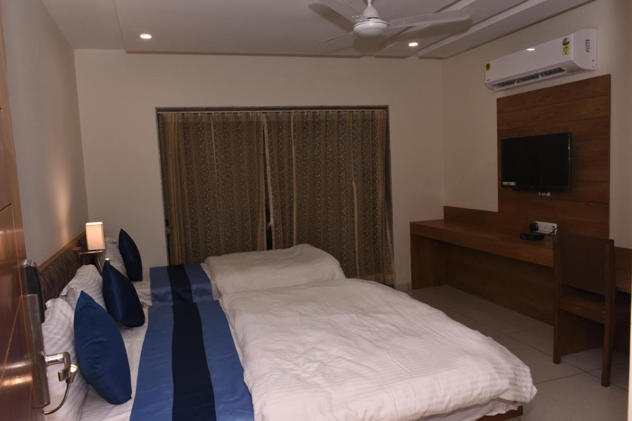 Hotel Golden Palace & Rooms Hālol Exterior photo