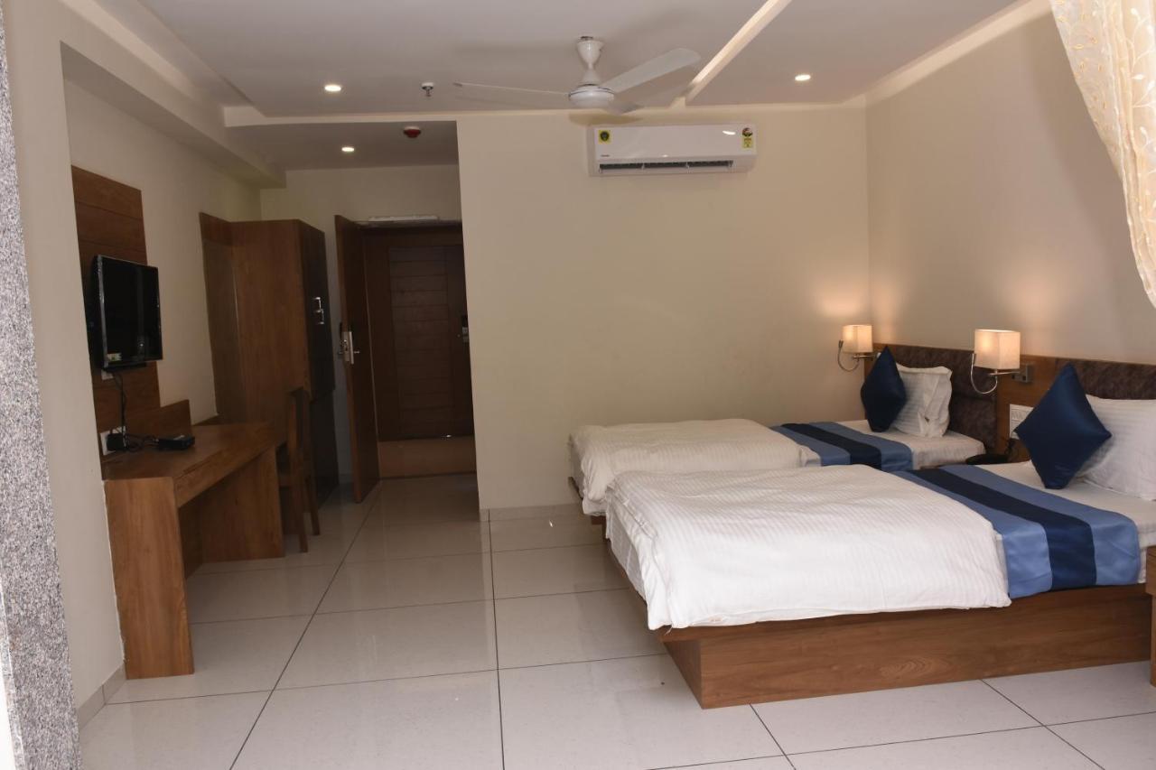 Hotel Golden Palace & Rooms Hālol Exterior photo