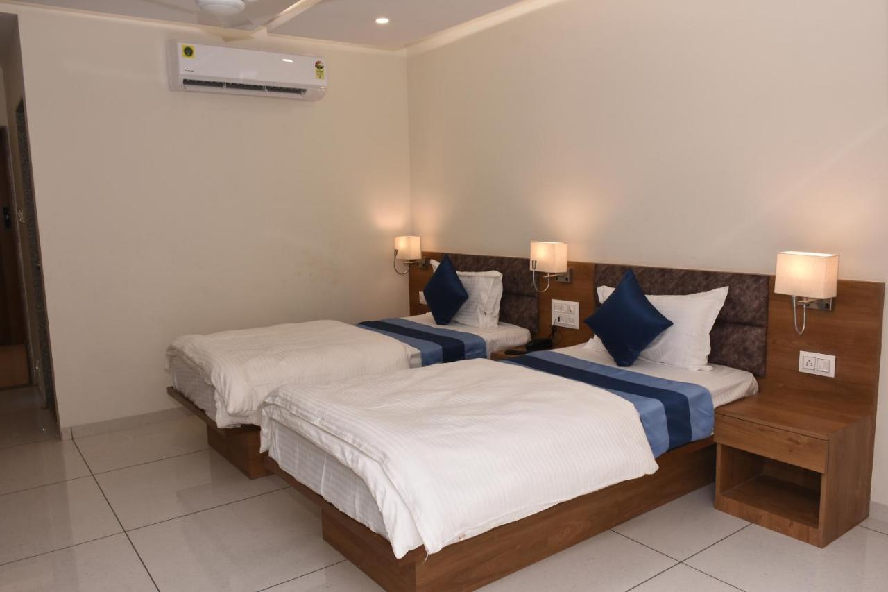 Hotel Golden Palace & Rooms Hālol Exterior photo